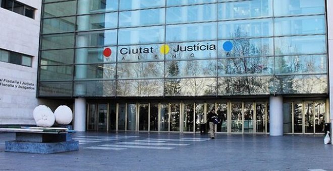 Una sentencia condena a un hombre a indemnizar a su exmujer por "ocultar" su homosexualidad