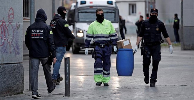 Detenidas cuarenta personas en una redada antidroga de los Mossos en Badalona