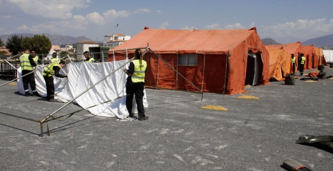 Denuncian la retención de 12 menores llegados en patera en el CATE de Motril