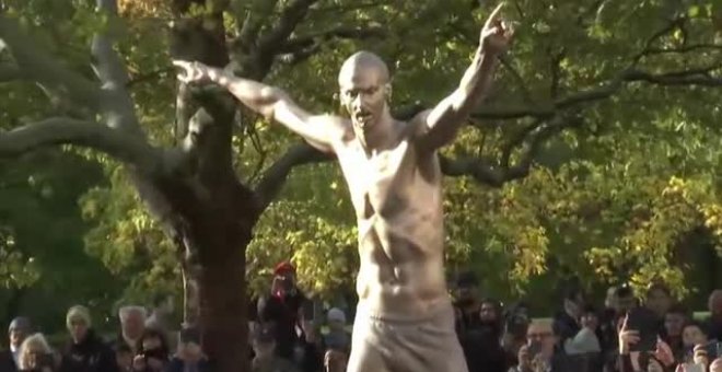 Ibrahimovic inaugura en Malmö su propia estatua gigante