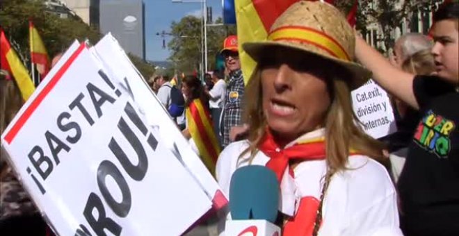 Miles de constitucionalistas catalanes se manifiestan en las calles de Barcelona