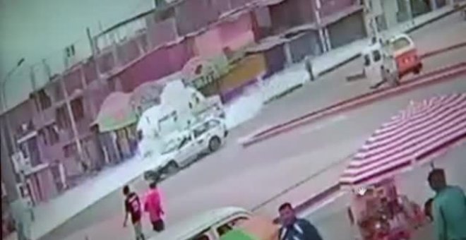 Dos muertos en la explosión de un camión cisterna en Lima