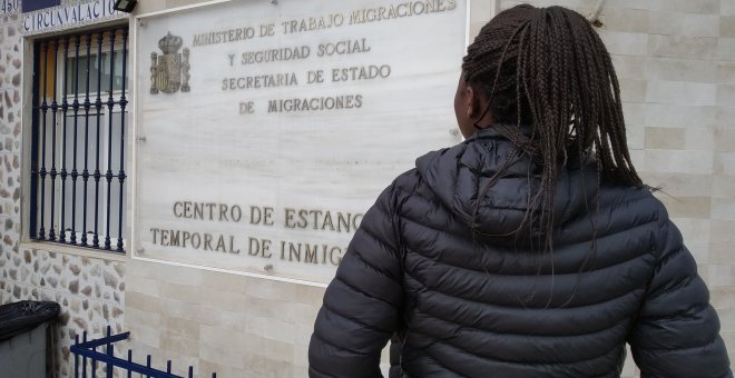 Llegar a Chafarinas en patera por Navidad: "Tuve miedo de naufragar, pero más cuando la Policía nos deslumbró"