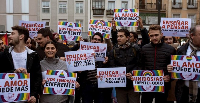 El Gobierno llevará a los tribunales a las comunidades que implanten la censura parental promovida por Vox en la escuela