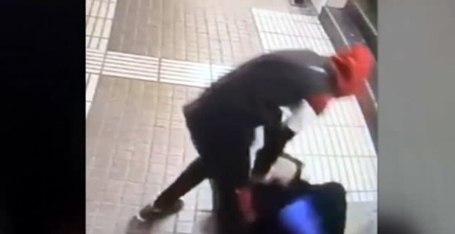 Los Mossos buscan al delincuente que agredió salvajemente a una mujer en el metro de Barcelona