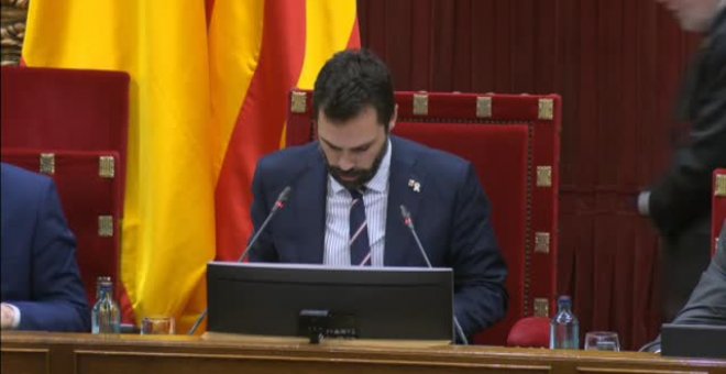 El Parlament aprueba recurrir al Supremo la retirada del escaño de Torra con la abstención del PSC