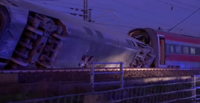 Dos muertos y decenas de heridos en el descarrilamiento de un tren en Italia