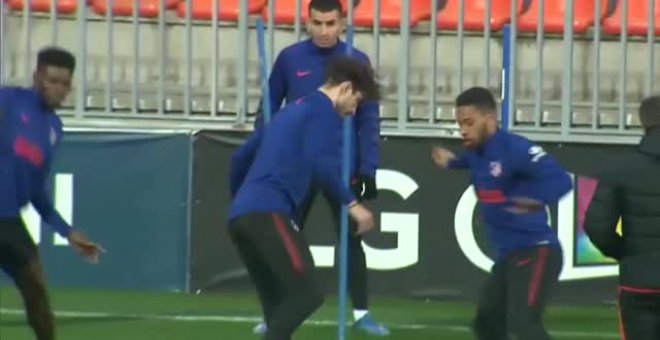 Diego Costa, el más feliz en el entrenamiento rojiblanco