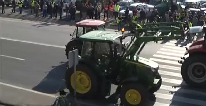 El campo sale a la calle para denunciar su situación