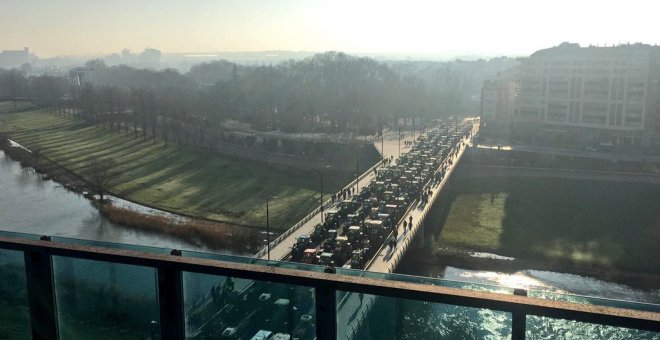 La pagesia es manifesta a Lleida amb mig miler de tractors contra la crisi de preus