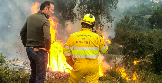 Activos dos de los 21 incendios forestales provocados en Cantabria