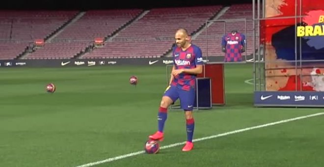 El Barça presenta al delantero danés Martin Braithwaite