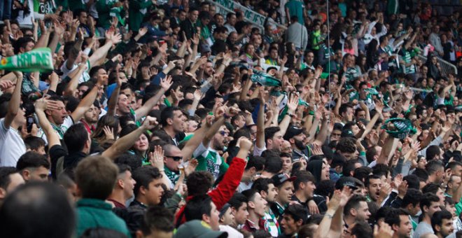 Los abonados del Racing ya pueden adquirir una entrada adicional por cinco euros para el partido ante el Real Zaragoza