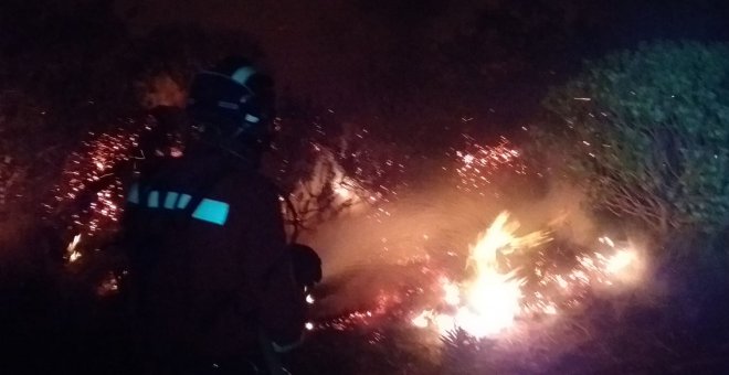 El incendio de Gran Canaria continúa sin control y alcanza la Reserva Natural de Inagua