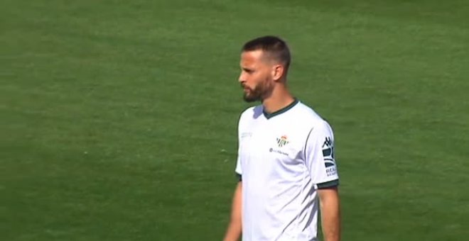 El Betis entrena sin temor a los positivos de coronavirus en Valencia