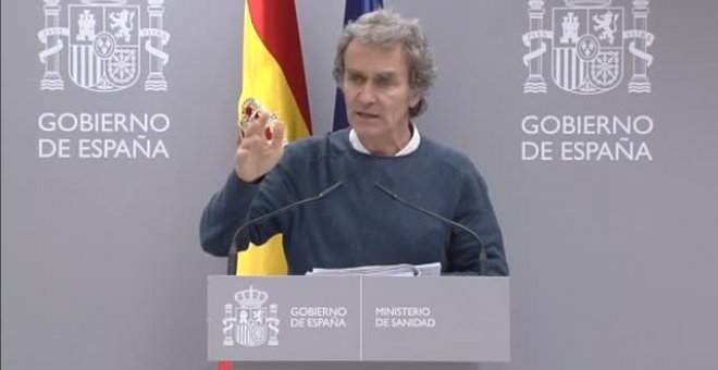 Fernando Simón: "Un contacto estrecho tiene que vigilarse los 14 días salga o no negativo, tenemos que ser responsables"