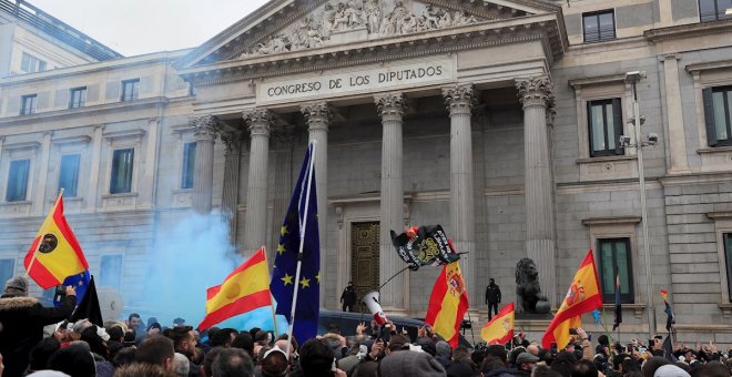 ¿Qué hubiese pasado si en lugar de policías hubiesen sido 'perroflautas'?