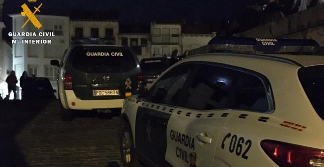 Cinco intervenciones de la Guardia Civil terminan con 60 denuncias en pubs y discotecas de Laredo, Castro Urdiales, Colindres y Ampuero