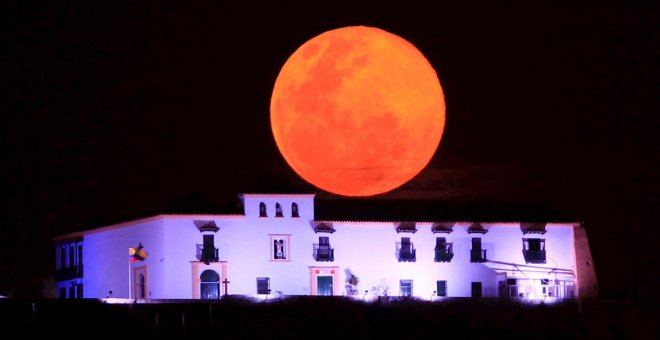 La última superluna del invierno, un espectáculo que ilumina el cielo