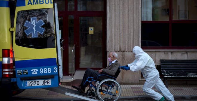 Acusan a la Xunta de falsear a la baja las muertes por covid en las residencias durante la gestión de Feijóo