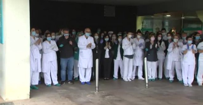 Minuto de silencio y aplausos en la Quirón de Barcelona en memoria del doctor Freixa