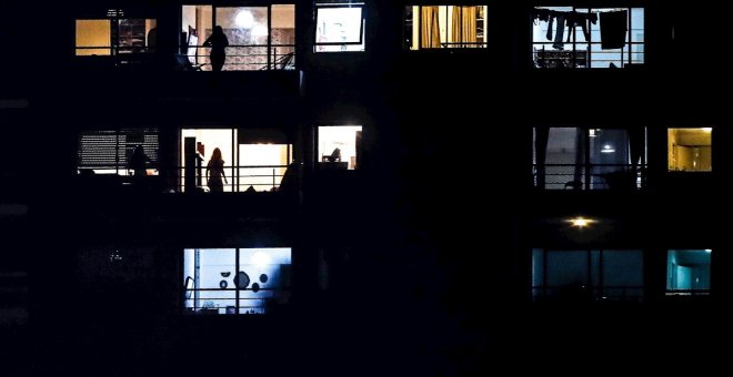 Miles de mujeres en Argentina reprochan con una cacerolada desde sus balcones el aumento de la violencia machista