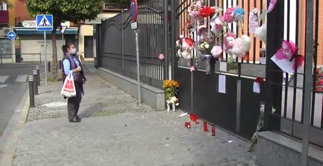 Sevilla engalana sus balcones para celebrar la Semana Santa