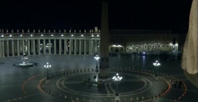 El papa preside el viacrucis del Viernes Santo sin la presencia de fieles