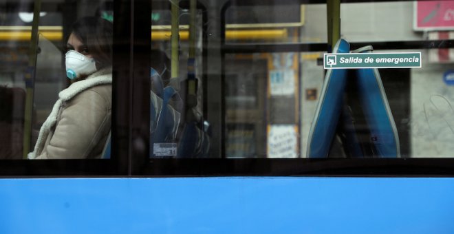 La Policía repartirá desde el lunes diez millones de mascarillas a quienes vayan a trabajar en transporte público