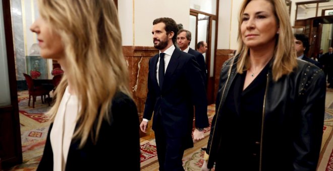 Casado recupera la estrategia del PP con las víctimas de ETA e instrumentaliza a los muertos de la covid-19