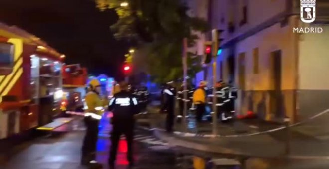 Rescatada una familia al declararse un incendio en un edificio de Madrid