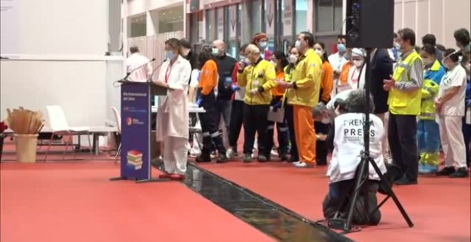 Pacientes y sanitarios participan en la lectura de El Quijote en el hospital de campaña de IFEMA