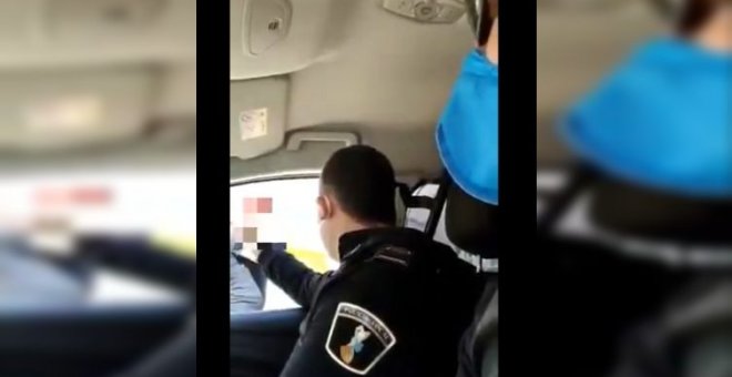 Investigan un vídeo en el que dos policías locales humillan a una mujer trans