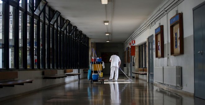 Los centros educativos abren sus puertas para trabajos de desinfección con la vista puesta en la vuelta a las aulas