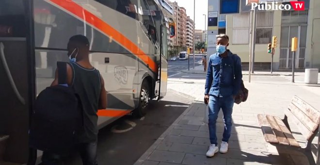 200 temporeros duermen hacinados en las calles de Lleida