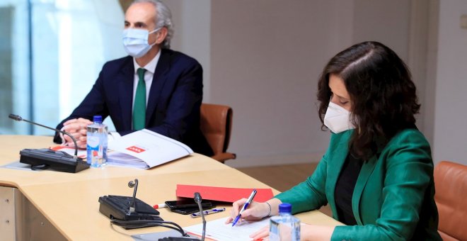 Pensionistas denuncian a Ayuso y a dos consejeros por homicidio imprudente en la gestión de la pandemia