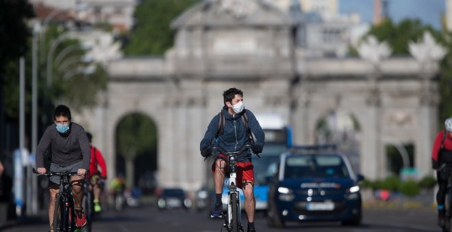 La fiebre de la bicicleta se desata por las calles de Madrid durante el confinamiento