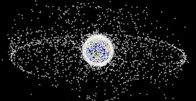 Proponen combatir la basura espacial con un impuesto a los operadores satelitales