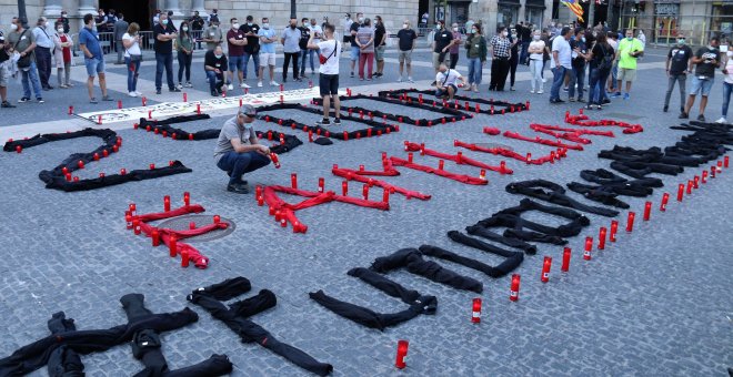 Un centenar de treballadors de Nissan es manifesten a Barcelona per pressionar contra el tancament de la planta