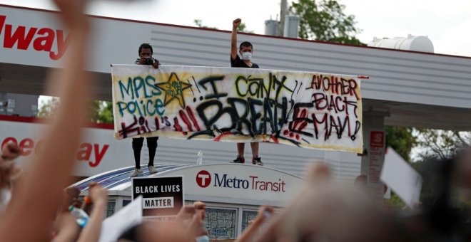 Protestas y saqueos en EEUU por la muerte de un hombre negro a manos de la Policía