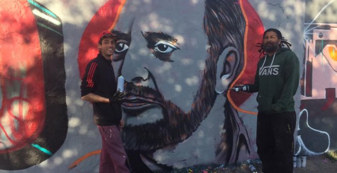 El artista que homenajeó a Julio Anguita en Berlín: "Fue uno de los políticos españoles más coherentes"