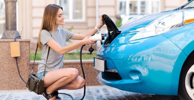 España aprobará el martes hasta 5.500 euros de ayuda a la compra de coches eléctricos