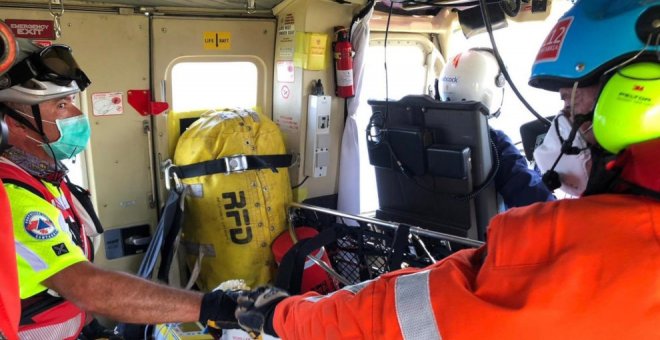 Muere el hombre que se desplomó en la playa de Los Caballos, en Cuchía, y fue evacuado a Valdecilla