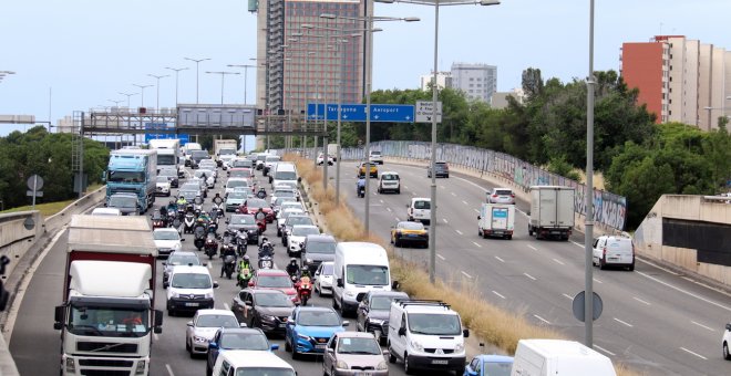 Els treballadors de Nissan exigeixen plans de futur per a les plantes catalanes amb una marxa lenta d'un miler de vehicles