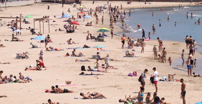 Vacances a dos metres de distància i en un mar de dubtes