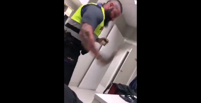 Renfe despide a un vigilante de seguridad por su violenta actitud antes de entrar a trabajar: "¡Estoy a tope! ¡Por España!"