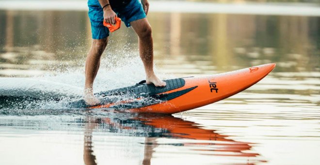 Las tablas de surf también pueden ser eléctricas y de propulsión a chorro