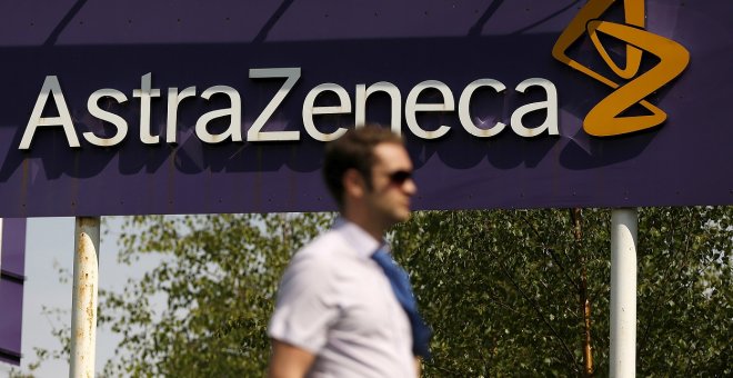 AstraZeneca y Oxford pausan el ensayo de su vacuna contra la covid-19 tras la enfermedad de un voluntario