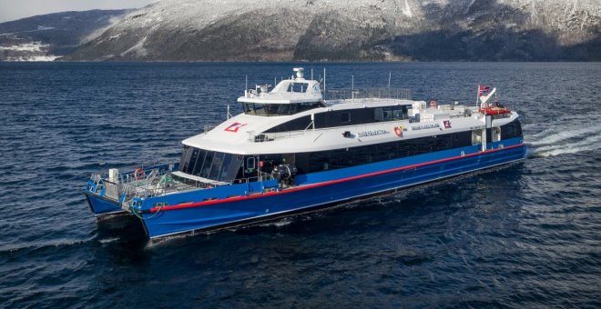 El ferry eléctrico más rápido del mundo, hecho de fibra de carbono, ya navega en Noruega