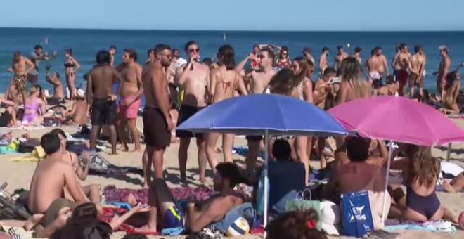 Aforo completo en cuatro playas de Barcelona